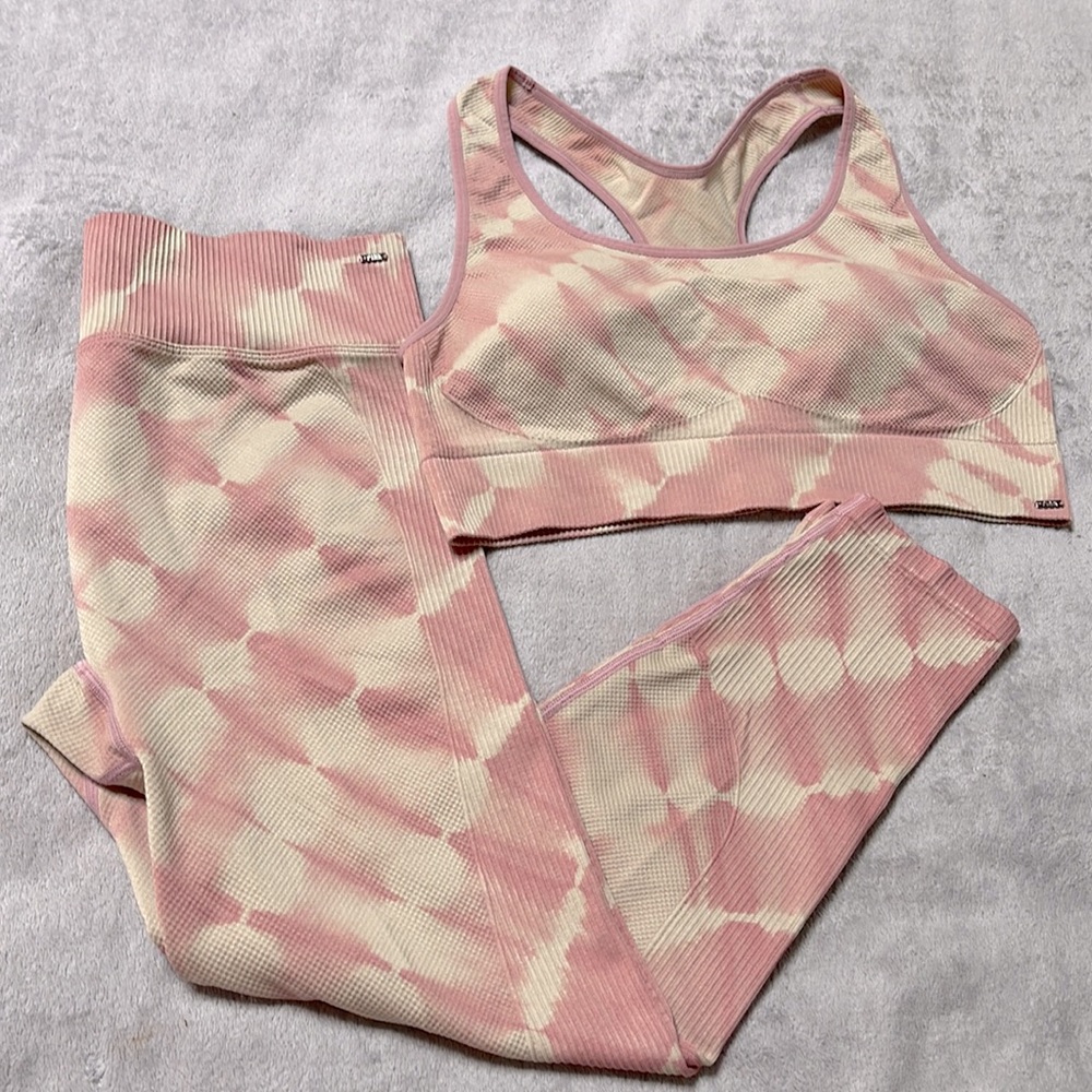 SOLD ON MERCAR… Victoria’s Secret Pink Active Workout Set